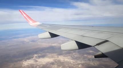 avion ala izquierda