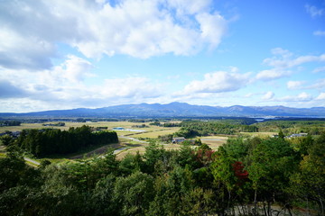 Fototapeta na wymiar 佐渡島トキのテラスから国中平野、加茂湖を望む