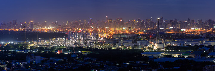 Obraz premium Panorama view of oil refinery and city center skyline, Bangkok, Thailand