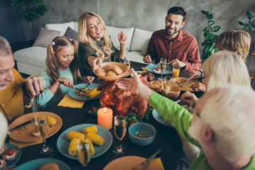 Top above high angle photo of big family meeting small little kids retired people celebrate thanksgiving day october event feasting sit table enjoy banquet woman share plate grandparent in house