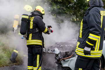 Feuerwehr beim Löschen