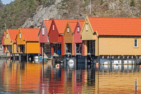 Bootsh&auml;user in Hollen