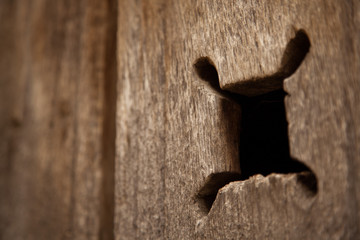 detalle de puerta de madera hecho a mano