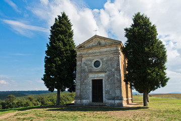 Fototapeta na wymiar Famous chapel Cappella Madonna di Vitaleta near Pienza, Siena province, Tuscany, Italy