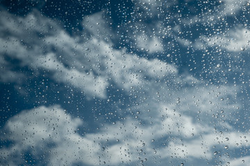 Gouttes d'eau sur une vitre