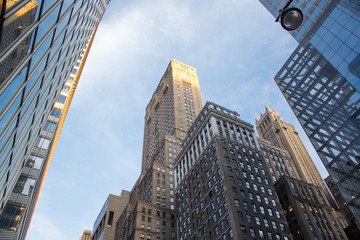 Fototapeta na wymiar edificio de Nueva York al atardecer