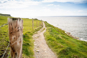 Cliffs of Moher walk sunshine blue sky  - Klippen von Moher Wanderweg wandern