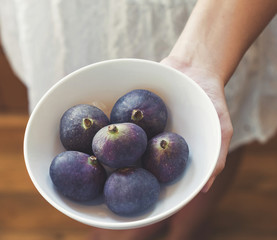 Figs on the hand bowl