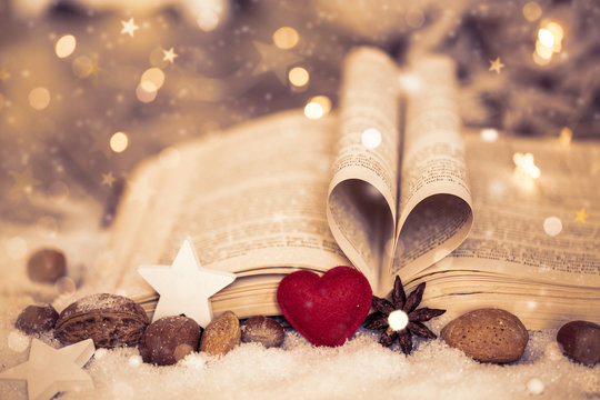 Weihnachten Buch mit Herz 