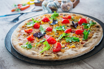 Pizza Mozzarella, Ham chiffonade and Sliced ​​Mushrooms
