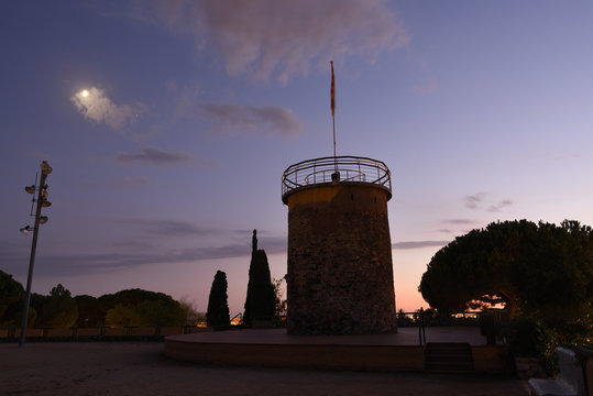 turm im parc del castell in malgrat de mar, spanien