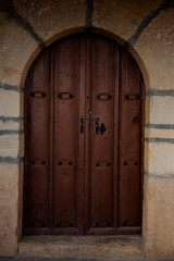 puerta de madera de iglesia