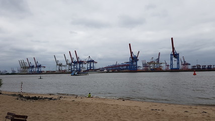 Fototapeta na wymiar Hamburger Hafen 