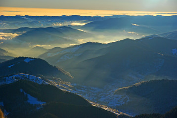 Obraz premium Misty mountain landscape from the top