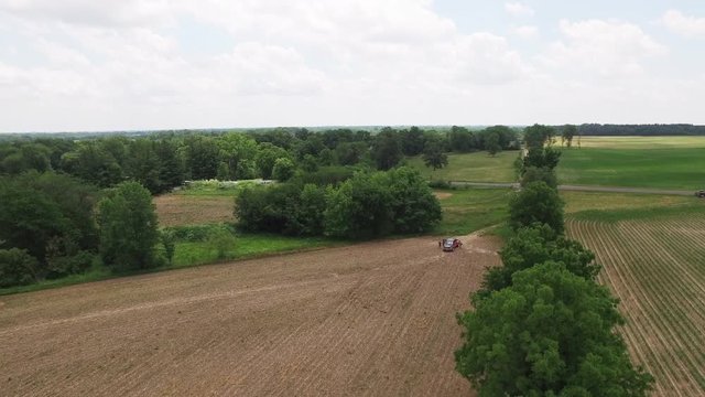 Panning aerial, Illinois farmland