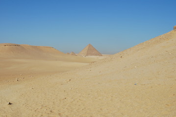 Fototapeta na wymiar Pyramide in der Wüste