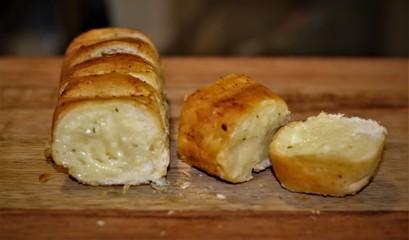 Garlic bread, the delicious accompaniment of barbecue gaucho.