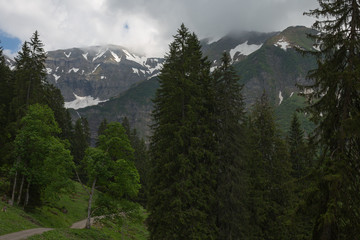 Obraz premium Panorama mit Schlechtwetterfront bei Oberstdorf