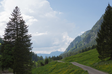 Fototapeta na wymiar Panorama in den Bergen bei Oberstdorf