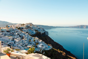 Obraz premium Small villages of white buildings with the ocean in the background on Santorini Island in Greece.