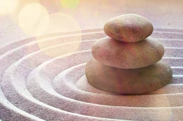 Foto op Plexiglas Zen tuin meditatie stenen achtergrond met stenen en lijnen in zand voor ontspanning balans en harmonie spiritualiteit of spa wellness © Belight