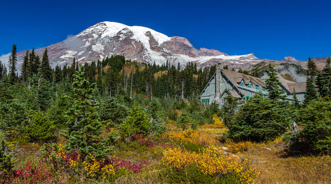 Mount Rainier in the fall and the Paradise Inn