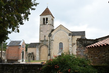 Fototapeta na wymiar Burgundian village with church