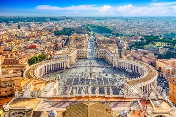 Foto op Aluminium Beroemd Sint-Pietersplein in Vaticaan en luchtfoto van de stad Rome tijdens zonnige dag. © Nikolay N. Antonov