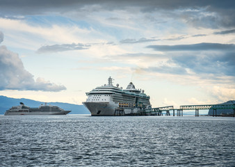 Fototapeta na wymiar Cruise ships in Hoonah, Alaska
