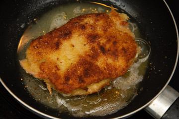 Cutlets with melted cheese  ,Recette de Chaussons panés (cordon bleu maison)