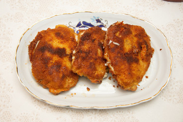 Cutlets with melted cheese  ,Recette de Chaussons panés (cordon bleu maison)