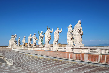 Obraz premium Statues of Jesus Christ, John the Baptist and 11 apostles on the roof of St. Peter's Cathedral
