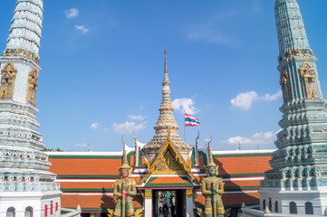 Fototapeta premium buddhist temple in bangkok thailand