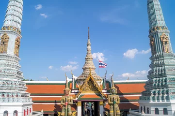 Deurstickers buddhist temple in bangkok thailand © Denis Feldmann