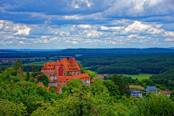 Fototapeta na wymiar Beautiful sky with clouds over the ancient castle Burg Wernfels