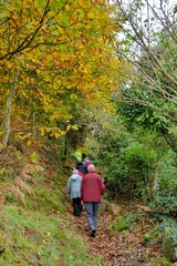 Randonneurs sur le sentier côtier en Bretagne. France