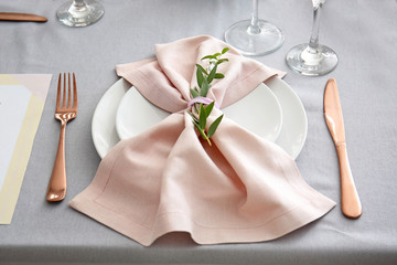 Beautiful table setting with floral decor