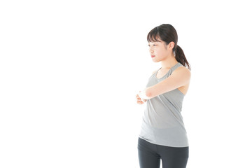 トレーニングをする若い女性