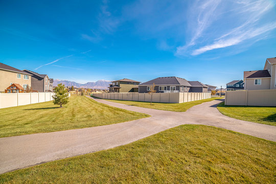 Two intersecting paved pedestrian walkways during day
