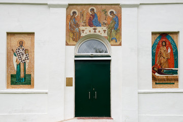 Fototapeta na wymiar Frescoes on the wall of an Orthodox church