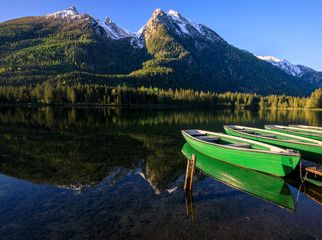 Obraz premium Sunrise at Hintersee Lake Ramsau Germany