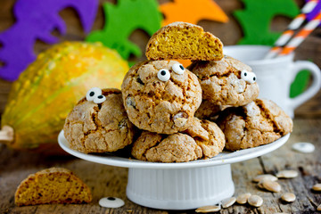 Halloween monster eye cookies , pumpkin cookies with candy eyeball for kids treat