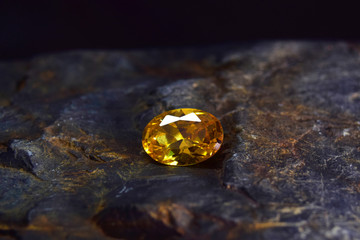 Yellow gemstone is a natural gemstone that has been cut through Is an expensive gem