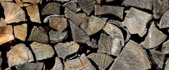 Brennholzstapel für den kalten Winter - Hintergrund und Textur