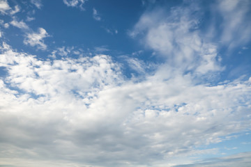 Fototapeta na wymiar Blue sky with white cloud 