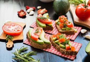 Healthy food. Vegan food. Vegetable appetizers. Sandwich : Rye Bread, Avocado, Tomatoes, Dill.