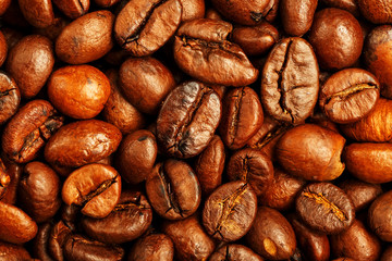 Naklejka premium Fresh and aromatic roasted coffee beans, can be used as background.