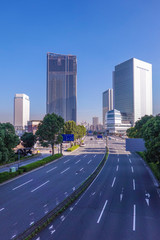 Obraz premium 横浜みなとみらい大通り、完成間近の高層ビル群