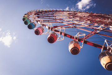 観覧車 遊園地 青空 横