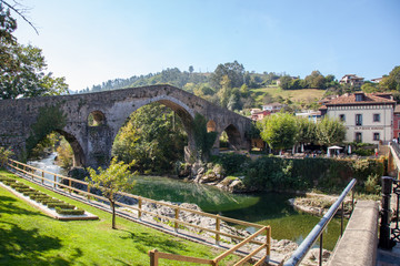 Panorámica del Puente Romano de Cangas de Onís